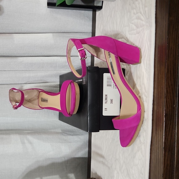 NEW INC fusia heels - Picture 2 of 7